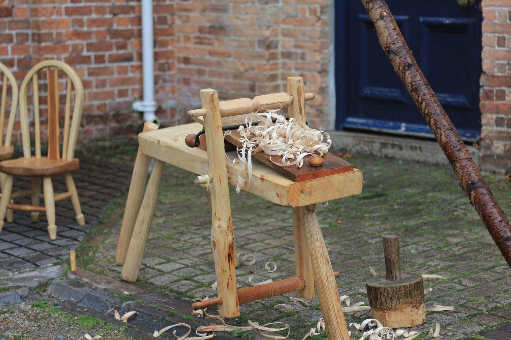 Make a shave horse in 2 days - green woodworking courses 